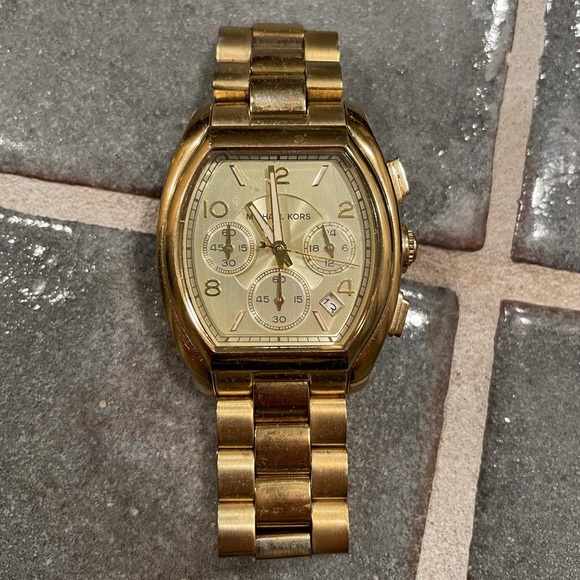 Michael Kors Fashionable Gold Watch main image 4